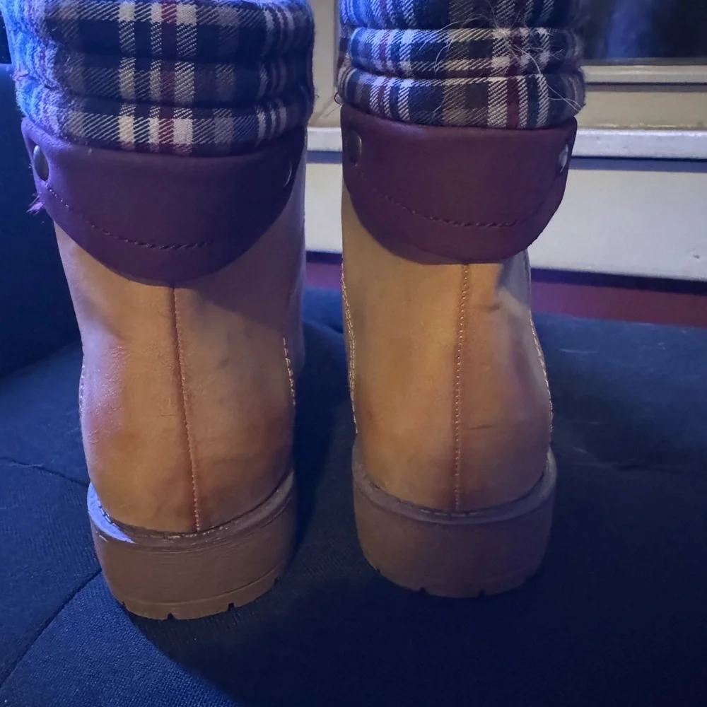 Tan Women's Lace-Up Work Boots With Plaid Ankle Cutt - Picture 6 of 10